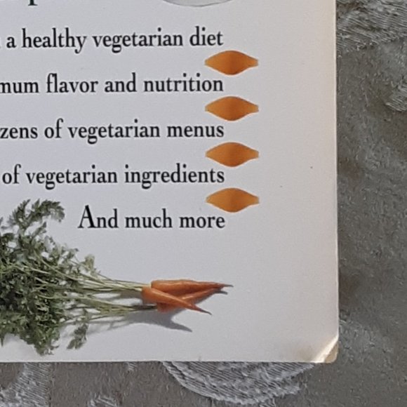 Vegetarian Times Complete Cookbook 600+ Recipes PB Book Preowned - Picture 2 of 5